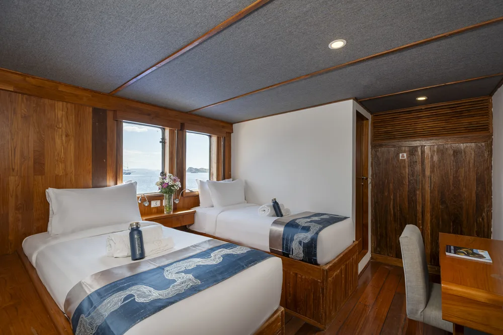 Second twin cabin with two twin beds on Komodo Sea Dragon